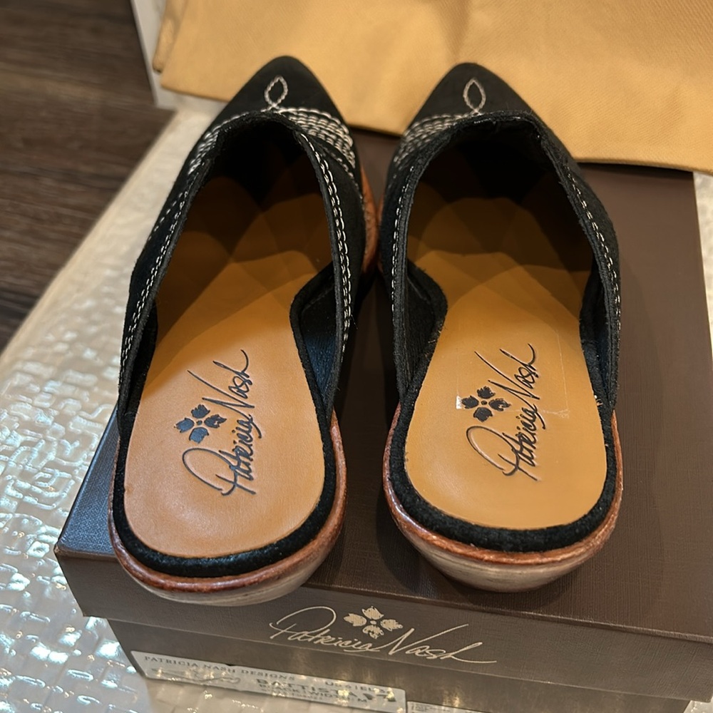 Patricia Nash NIB!! Batista Black Mules. - Picture 3 of 9
